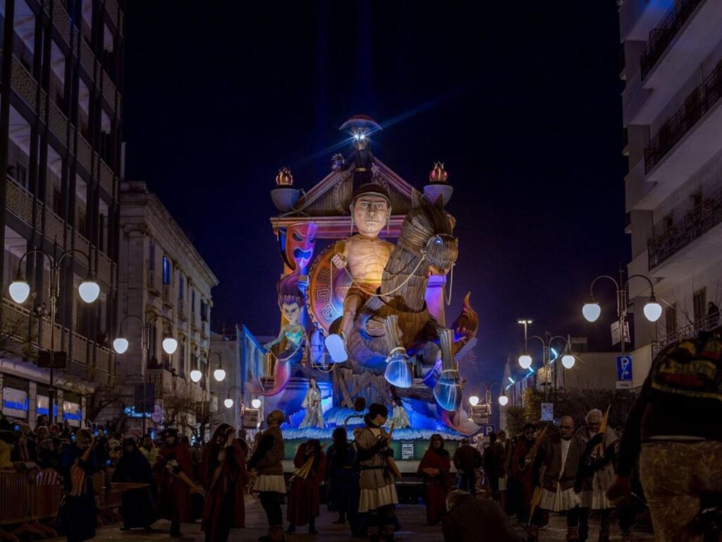 I cartapestai del Carnevale di Putignano: tradizione, pazienza e fantasia